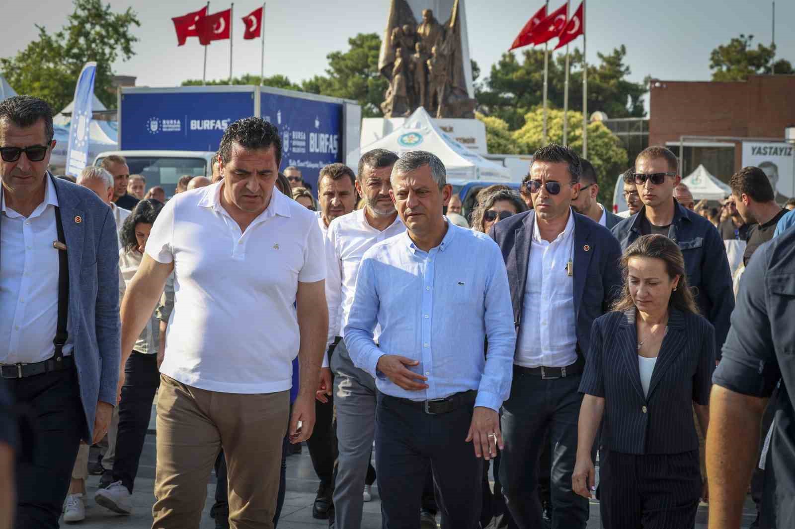 CHP Genel Başkanı Özel, Başkan Zeyrek için düzenlenen mevlide katıldı 