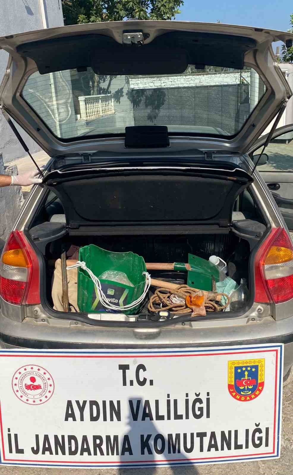 Kaçak kazı yapan 6 şüpheli suçüstü yakalandı 