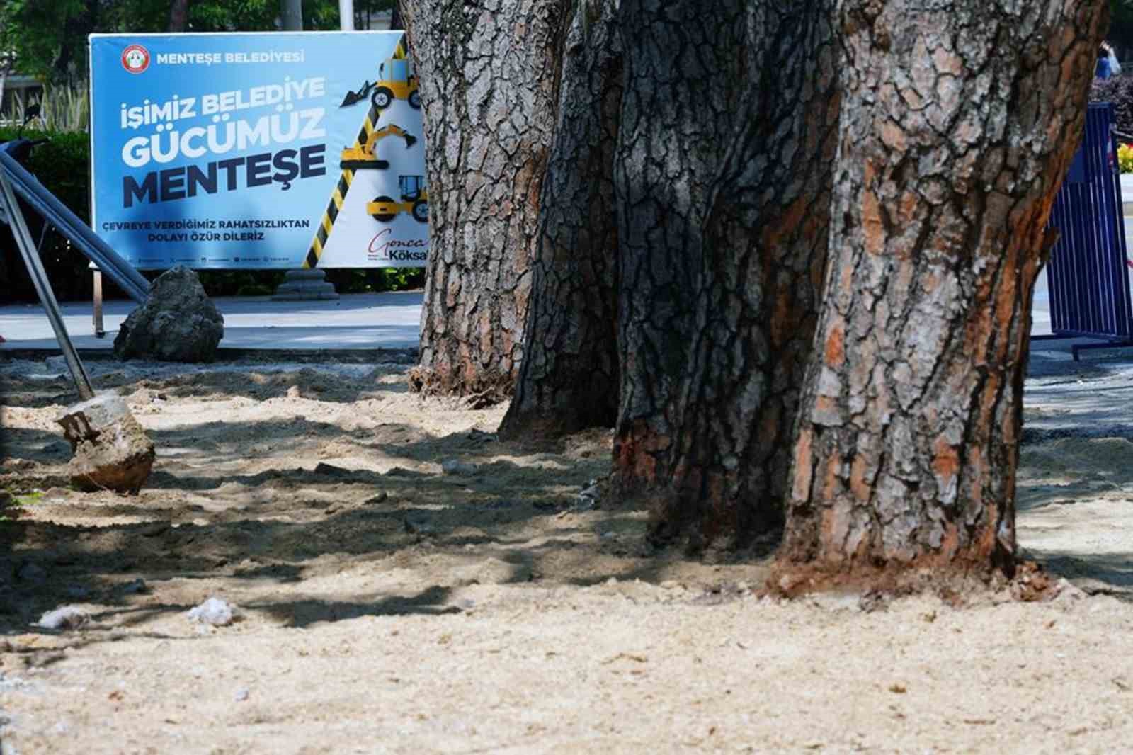 Özer Türk Caddesi’nde kaldırım yenileme çalışmaları başladı 