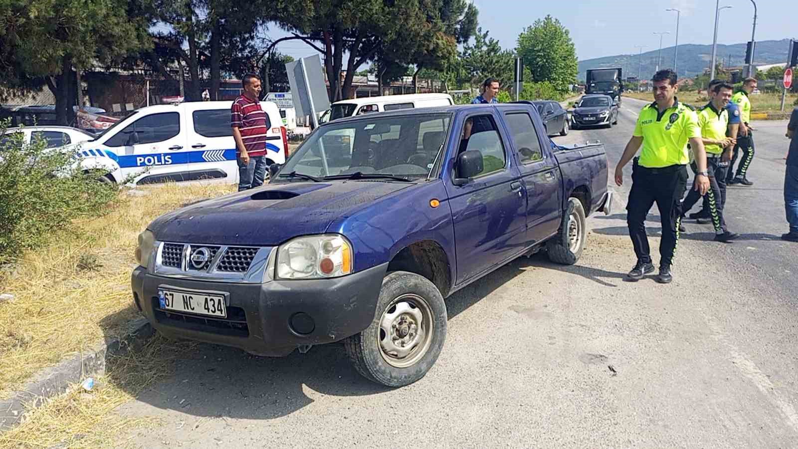 Çaycuma’da hasta sevki yapan ambulansla otomobil çarpıştı 