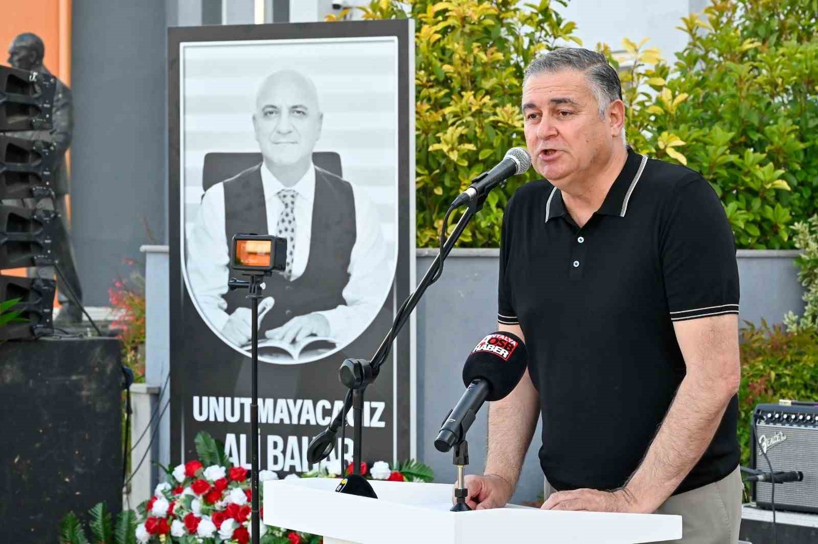 Ali Bahar AOSB Teknik Koleji’nde ilk mezuniyet coşkusu: 254 öğrenci kep attı 