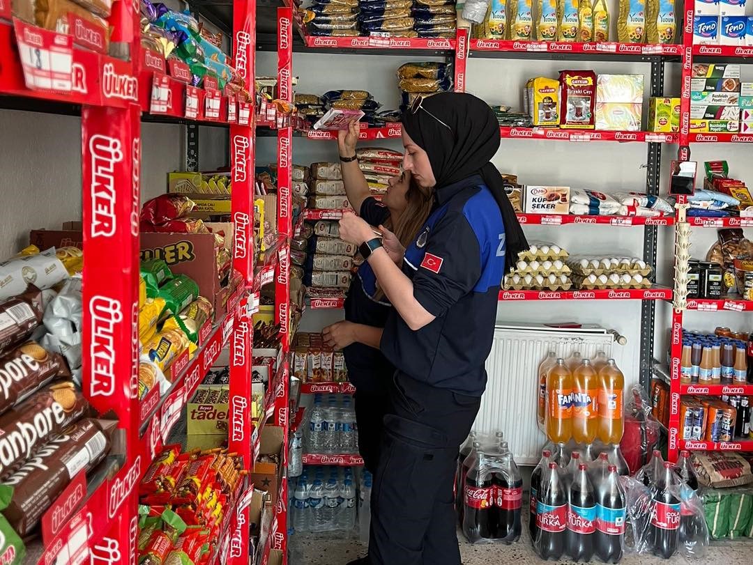 Zabıta ekipleri bakkal, büfe ve tekel bayilerinde denetimlerini sürdürüyor 