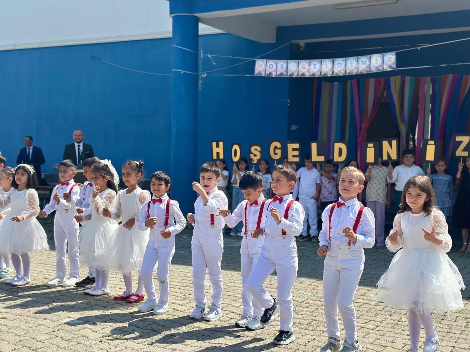 Kars’ta öğrencilerden coşkulu yılsonu şenliği 