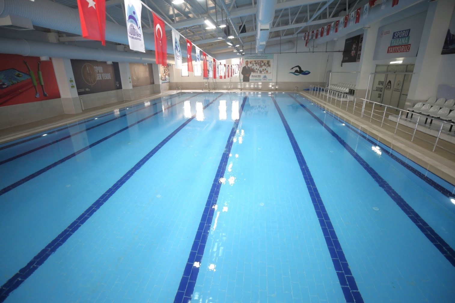 Yarı olimpik yüzme havuzu sezona start veriyor 