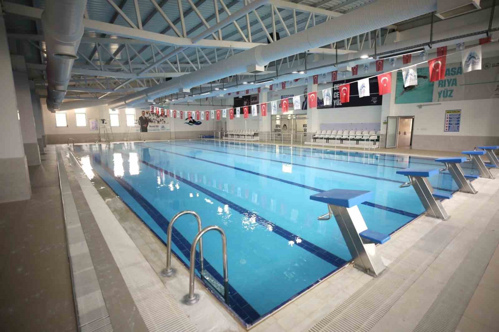 Yarı olimpik yüzme havuzu sezona start veriyor 