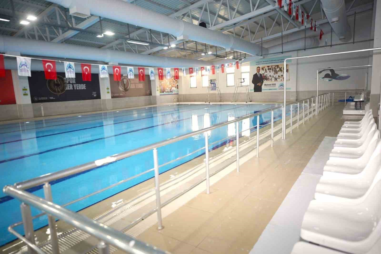 Yarı olimpik yüzme havuzu sezona start veriyor 