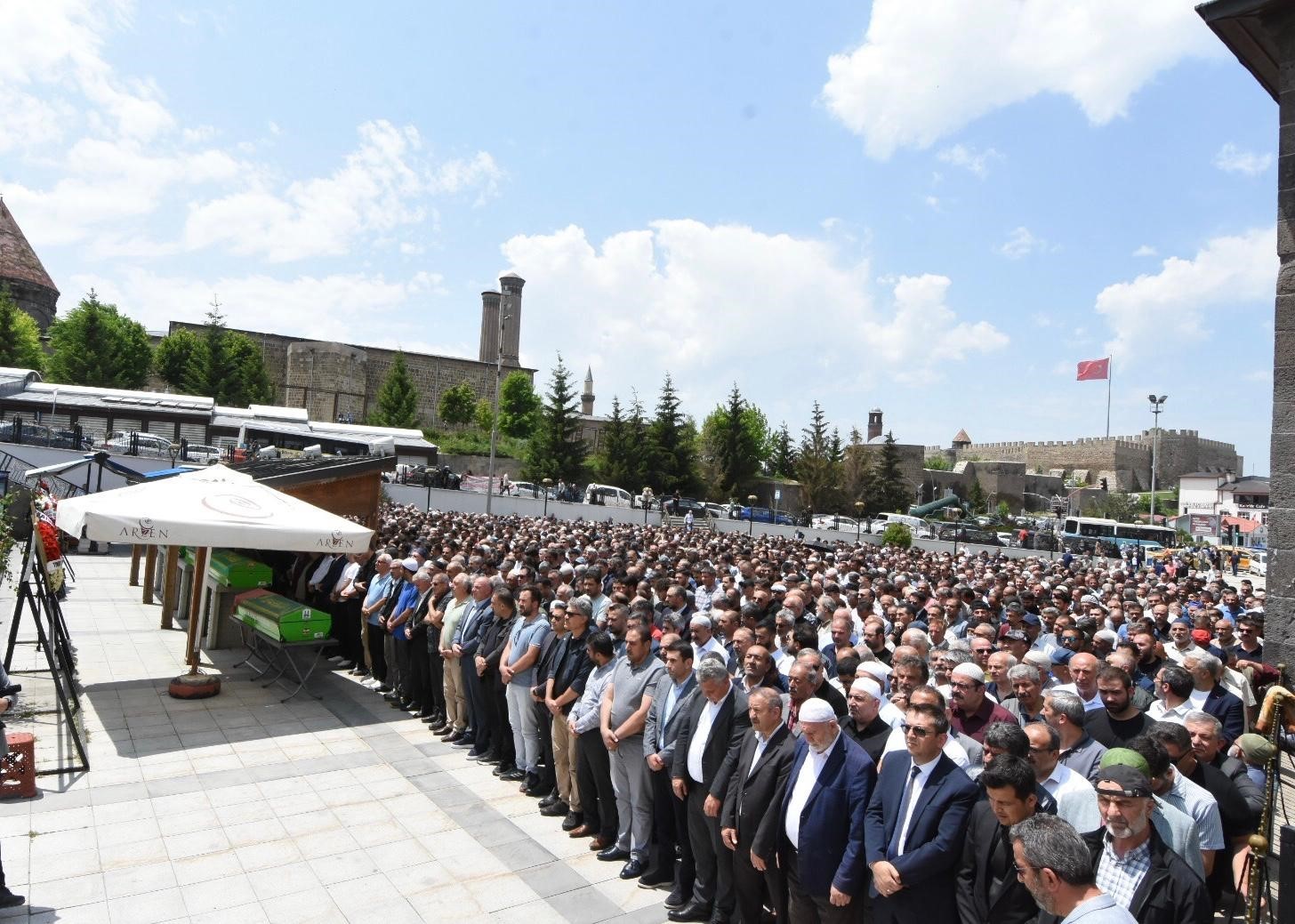 Kamil Polat dualarla uğurlandı 