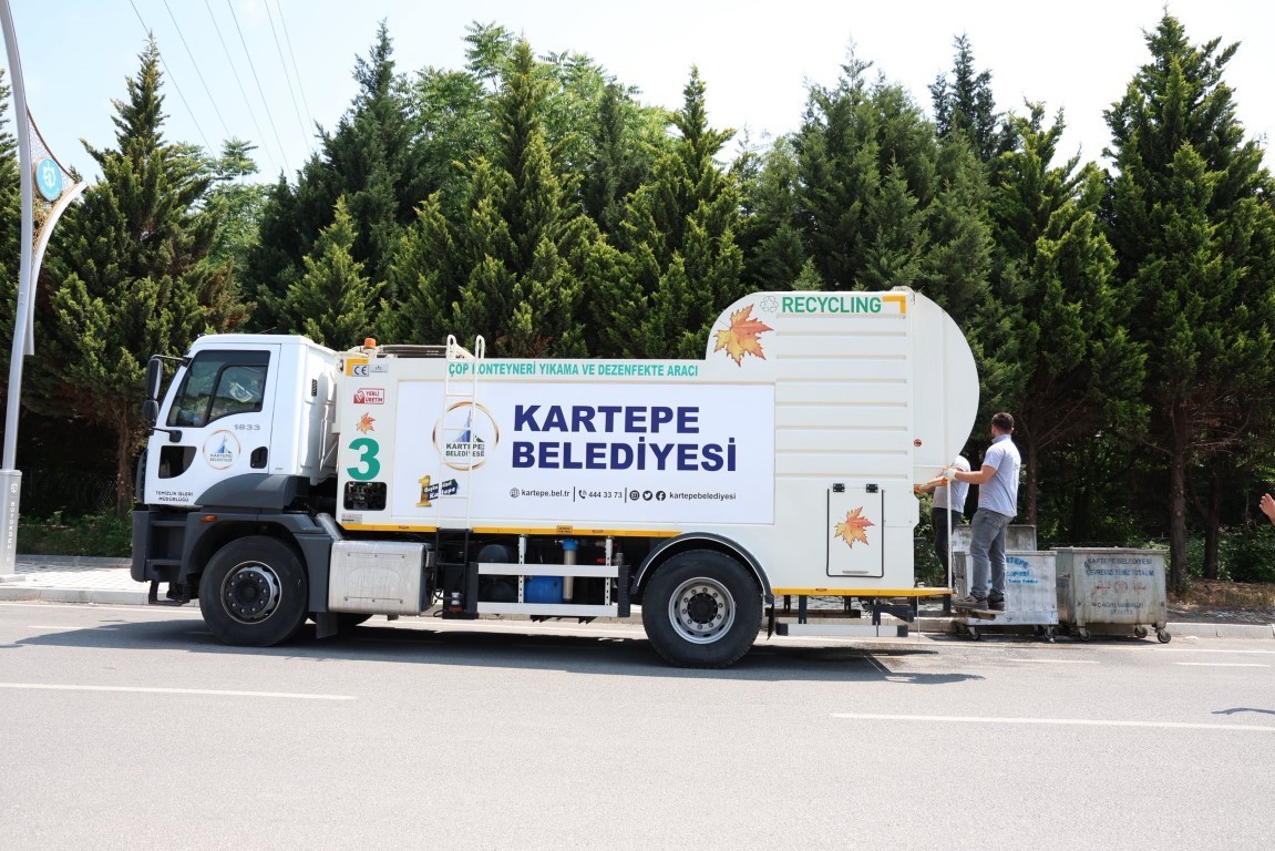 Kartepe’e çöp konteynerleri yıkanıyor 