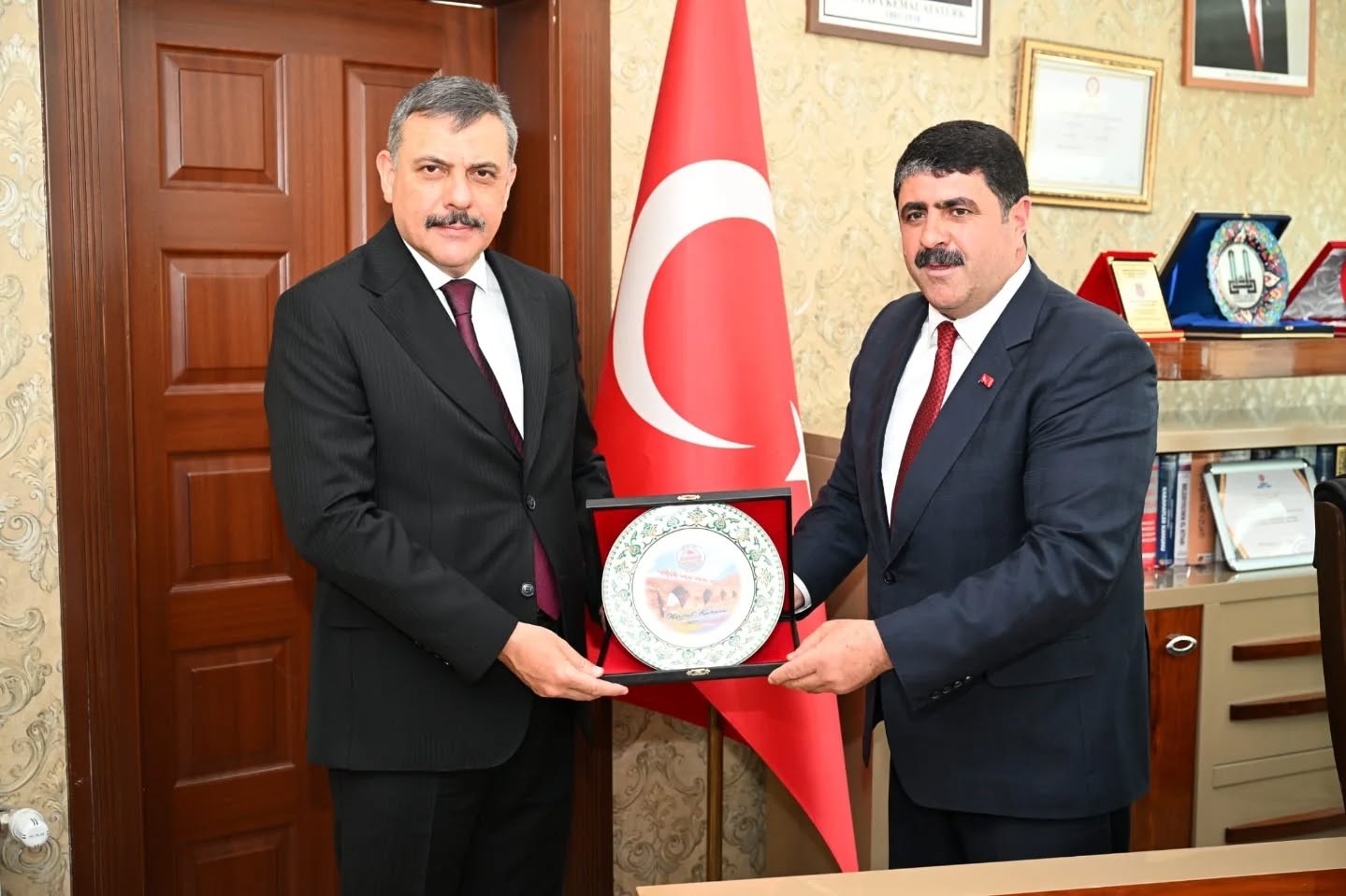 Vali Çiftçi’den Köprüköy çıkarması 
