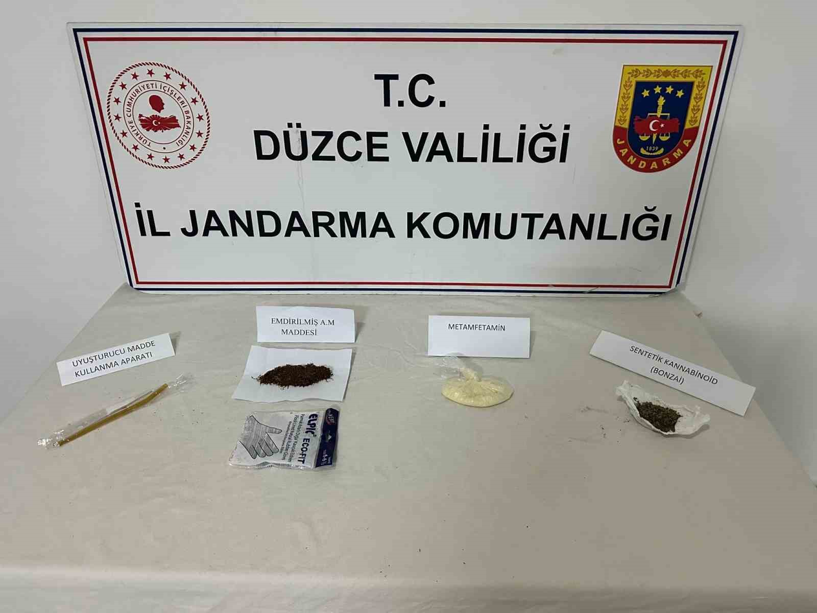 Sakarya’dan Düzce’ye uyuşturucu getirirken yakalandı