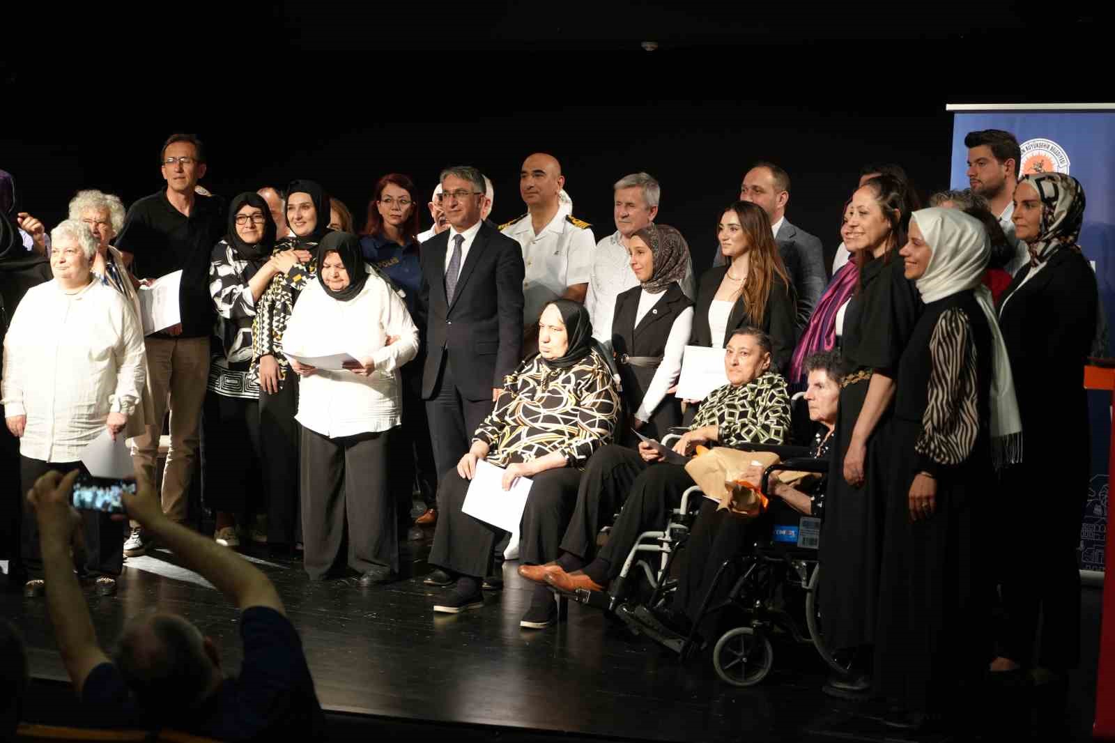 13 huzurevi sakininin hayalindeki mesleği yaptığı proje sona erdi