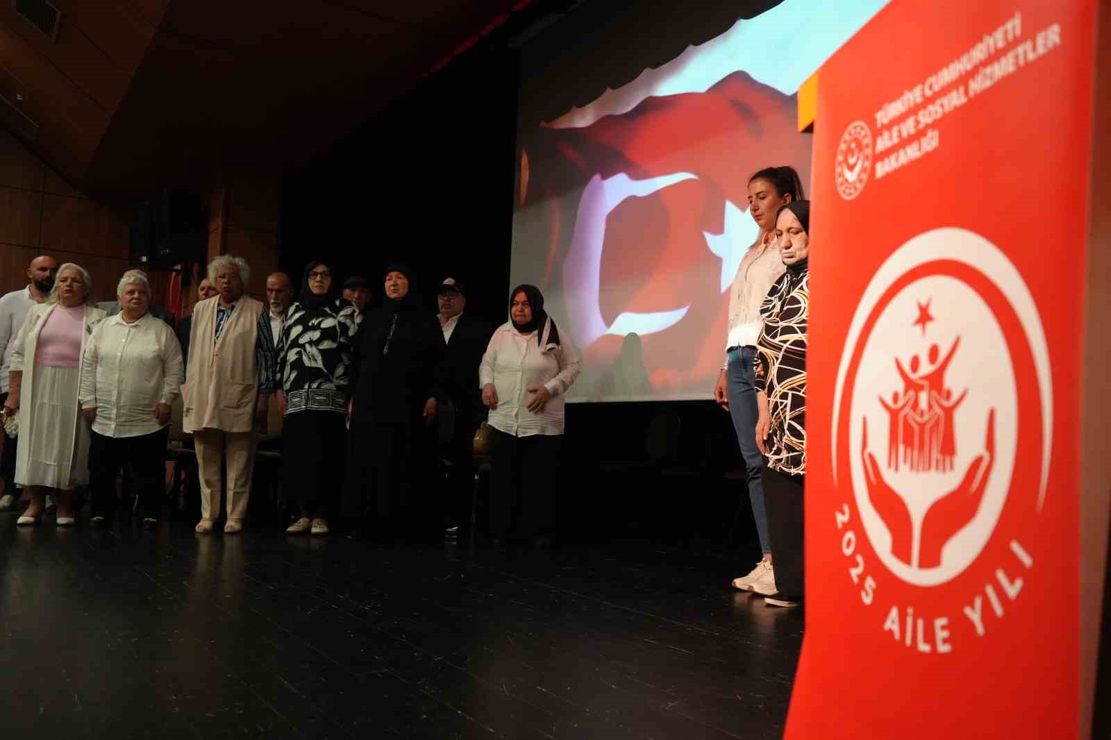 13 huzurevi sakininin hayalindeki mesleği yaptığı proje sona erdi 