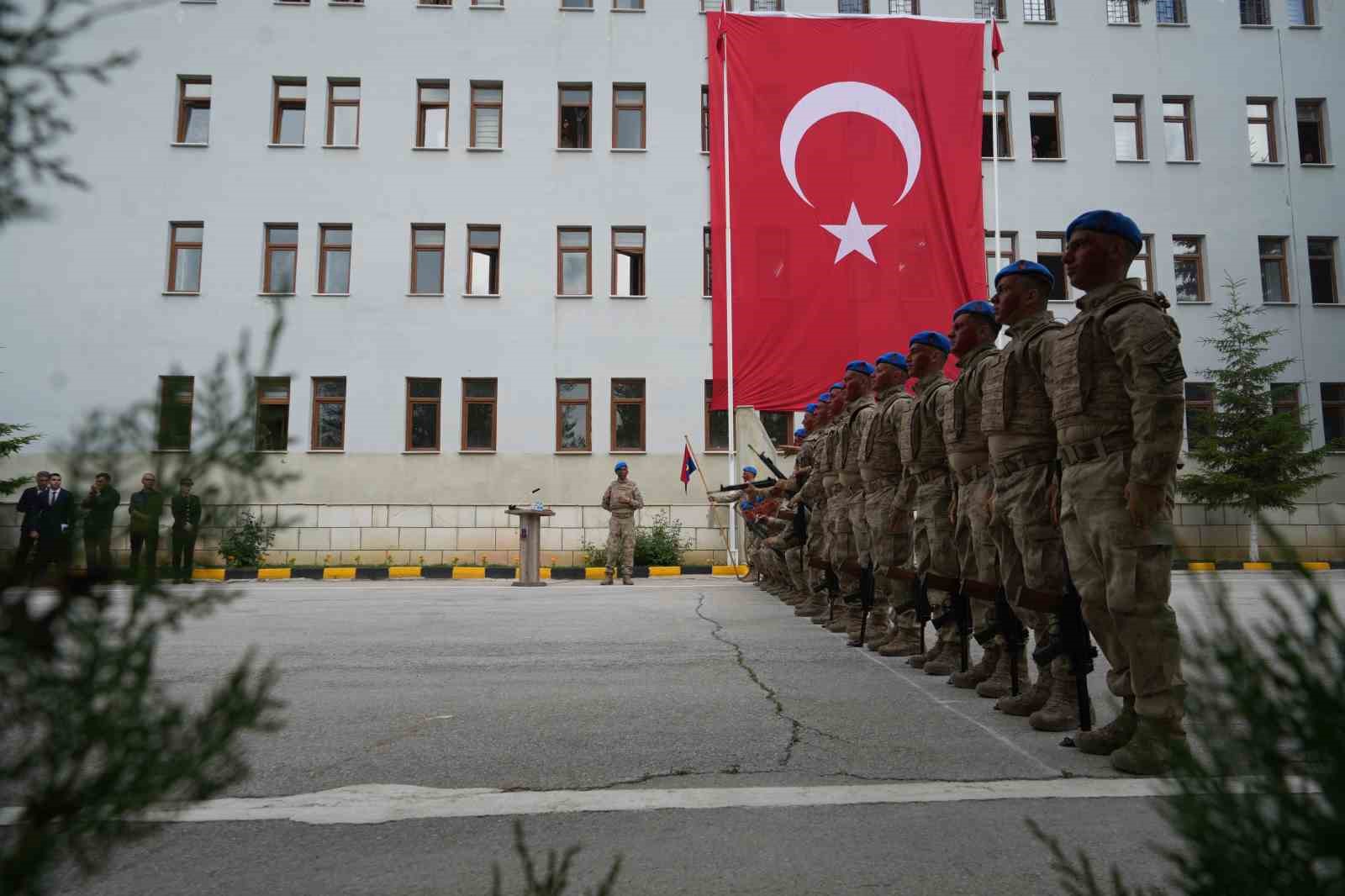 Bayburt’ta jandarmanın 186’ncı yılı coşkuyla kutlandı: Tüfekli hareketler gösterisi nefes kesti 