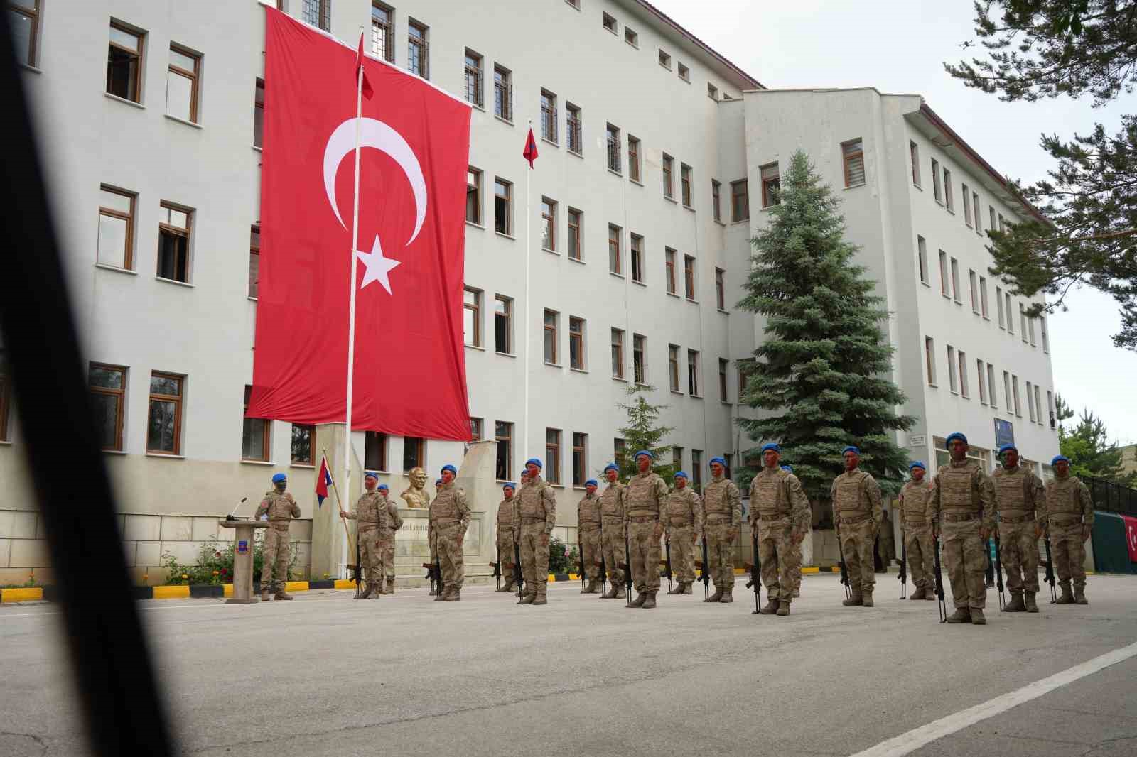 Bayburt’ta jandarmanın 186’ncı yılı coşkuyla kutlandı: Tüfekli hareketler gösterisi nefes kesti 