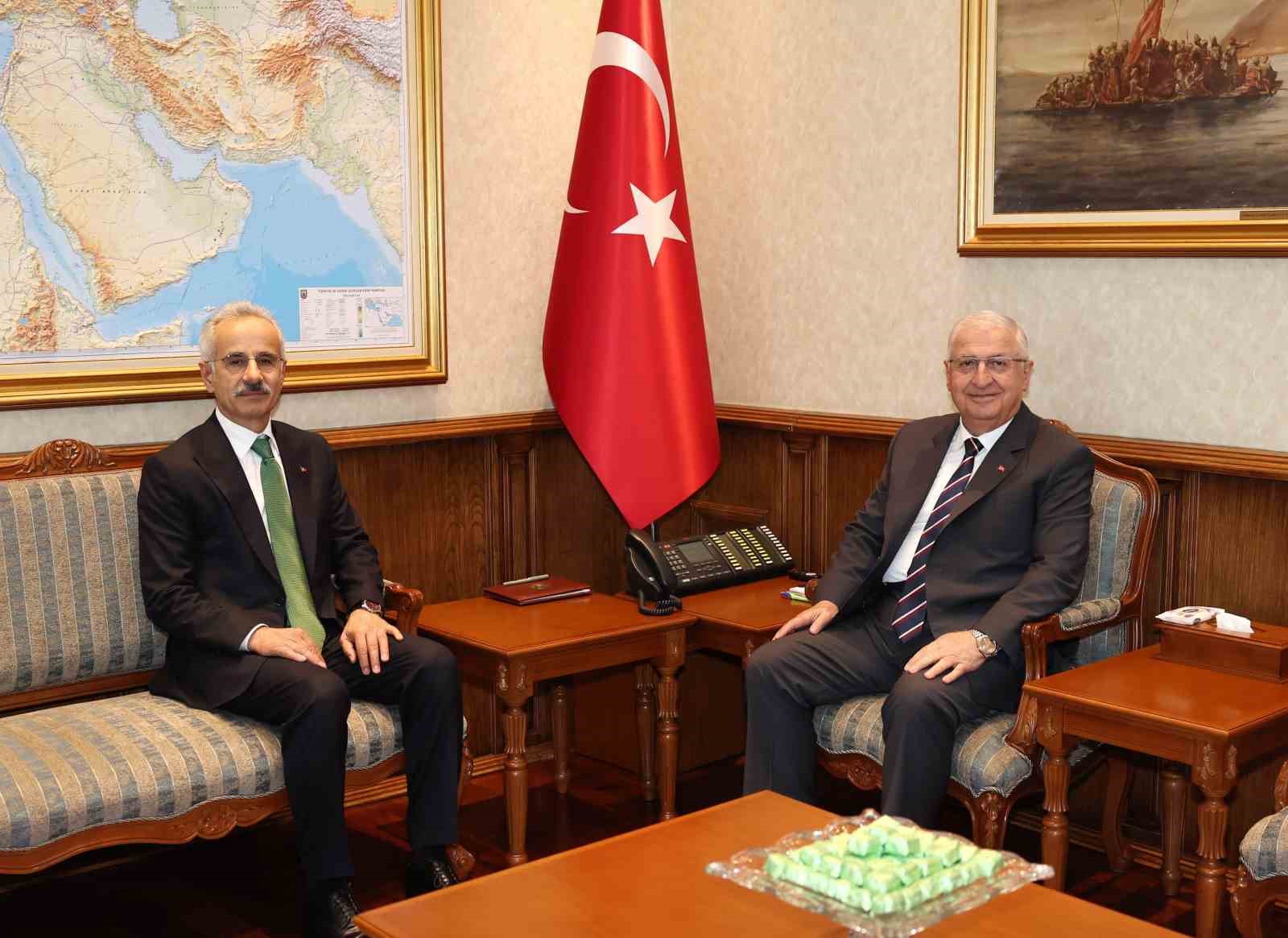 Bakan Güler, Ulaştırma ve Altyapı Bakanı Uraloğlu ile bir araya geldi 