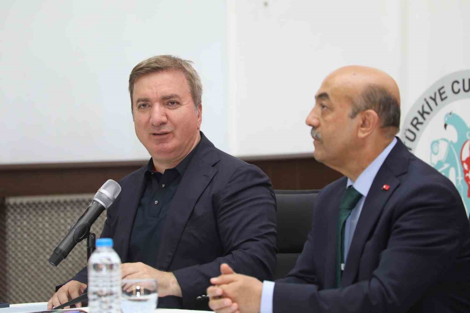 Vali Aydoğdu, İngilizce ve matematik branşlarında görev yapan öğretmenlerle bir araya geldi 