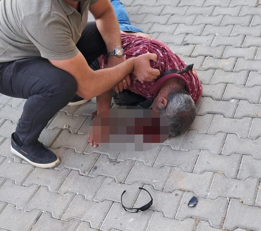 Kontrolden çıkan motosiklet park halindeki araçlara çarptı: 1 yaralı