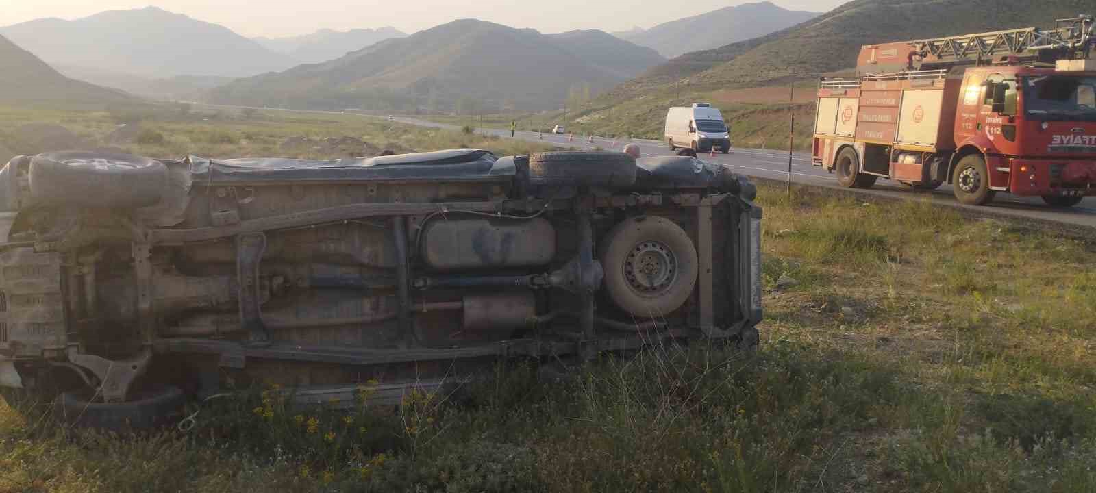 Başkale’de kamyonet takla attı: 4 yaralı 