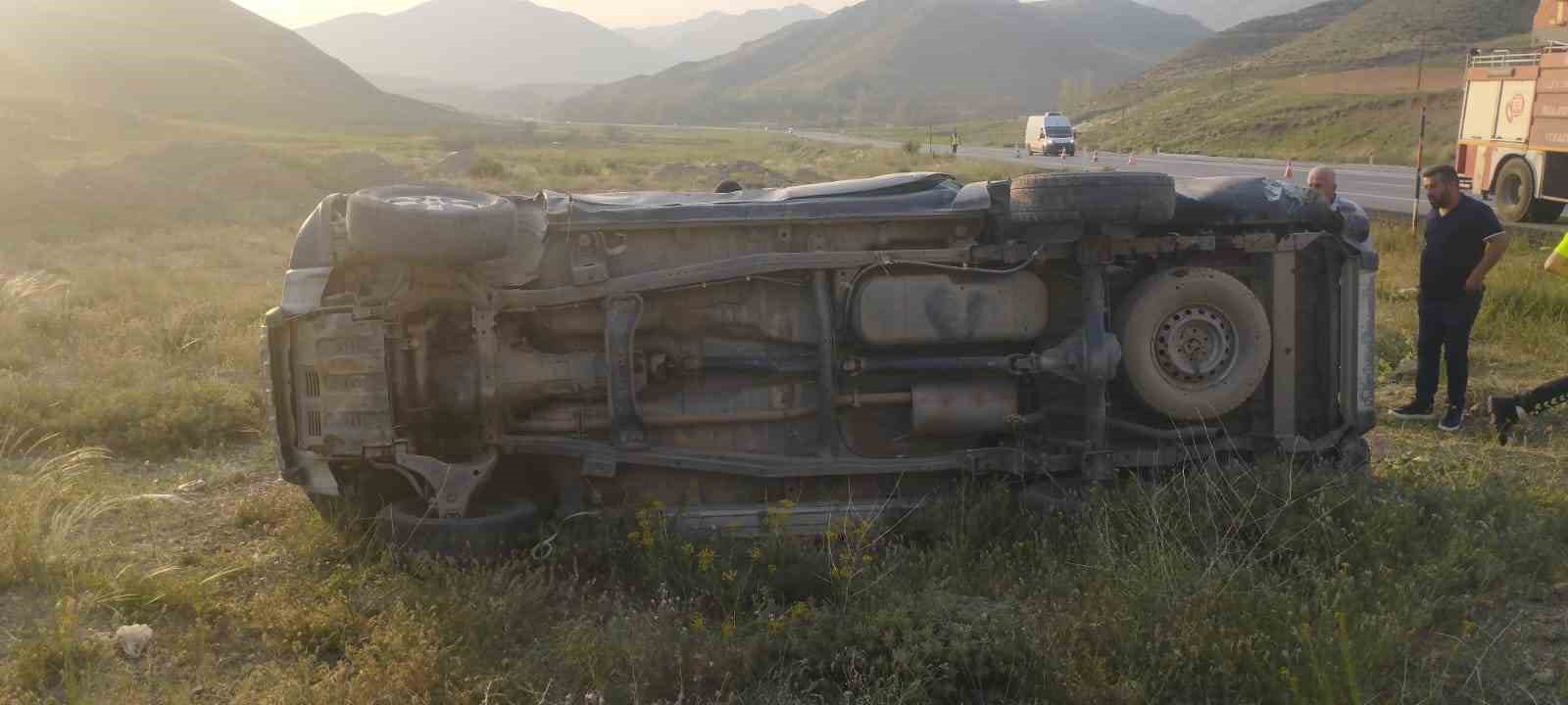 Başkale’de kamyonet takla attı: 4 yaralı 