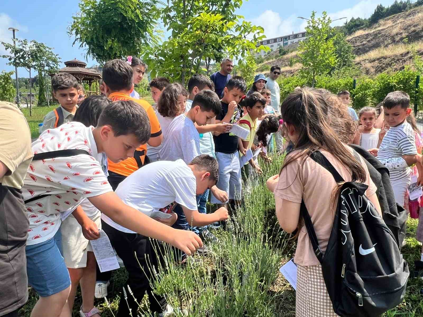 İlkokul öğrencileri botanik bahçesinde doğayla buluştu 