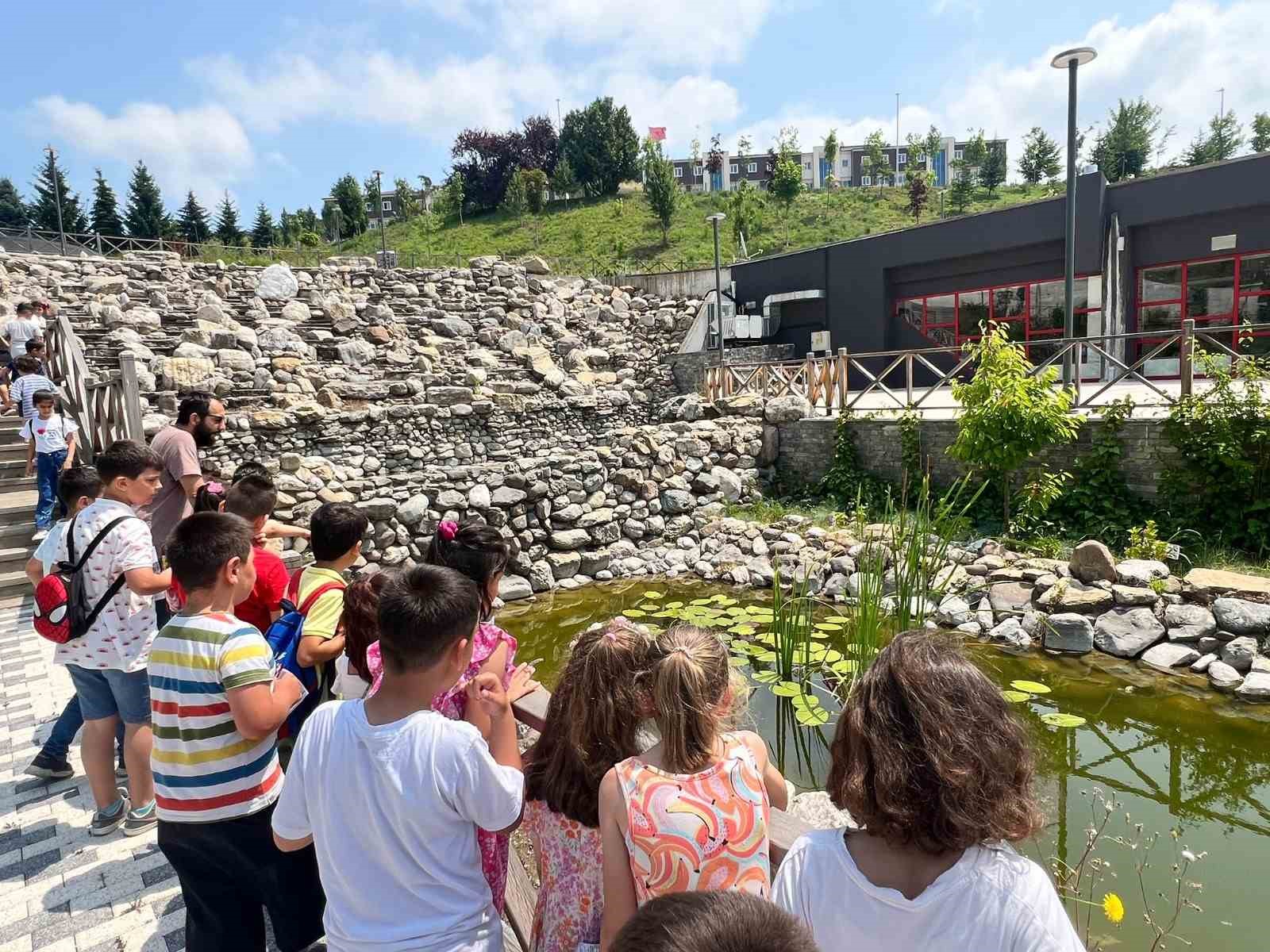 İlkokul öğrencileri botanik bahçesinde doğayla buluştu 