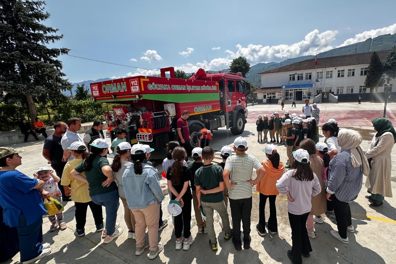 Öğrencilere orman yangınlarıyla mücadele anlatıldı 