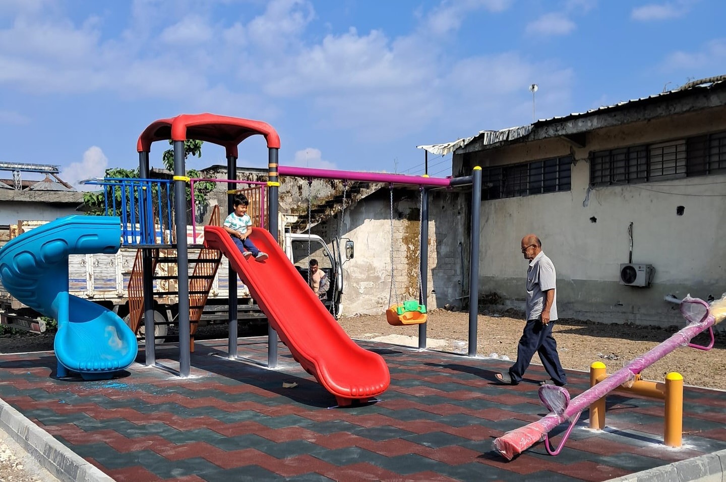 Çilimli Belediyesi’nden çocuklara karne hediyesi 