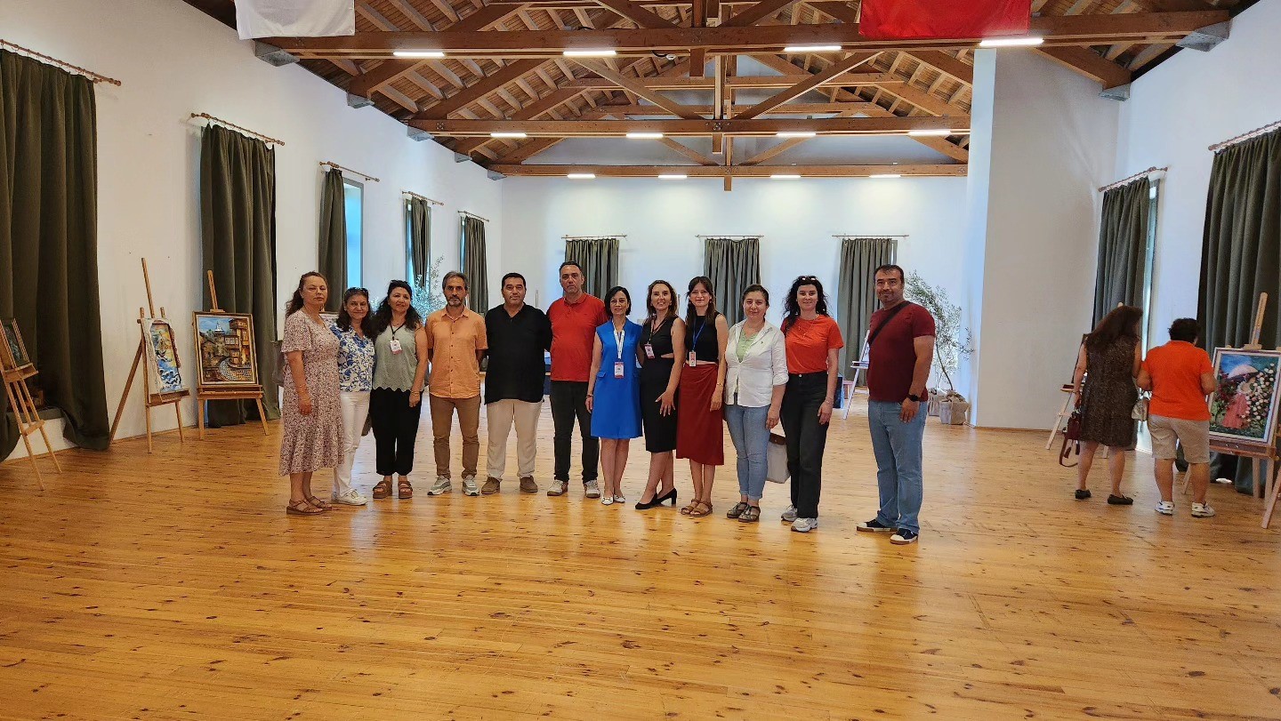 Ayvalık HEM’in sene sonu sergisi büyüledi 