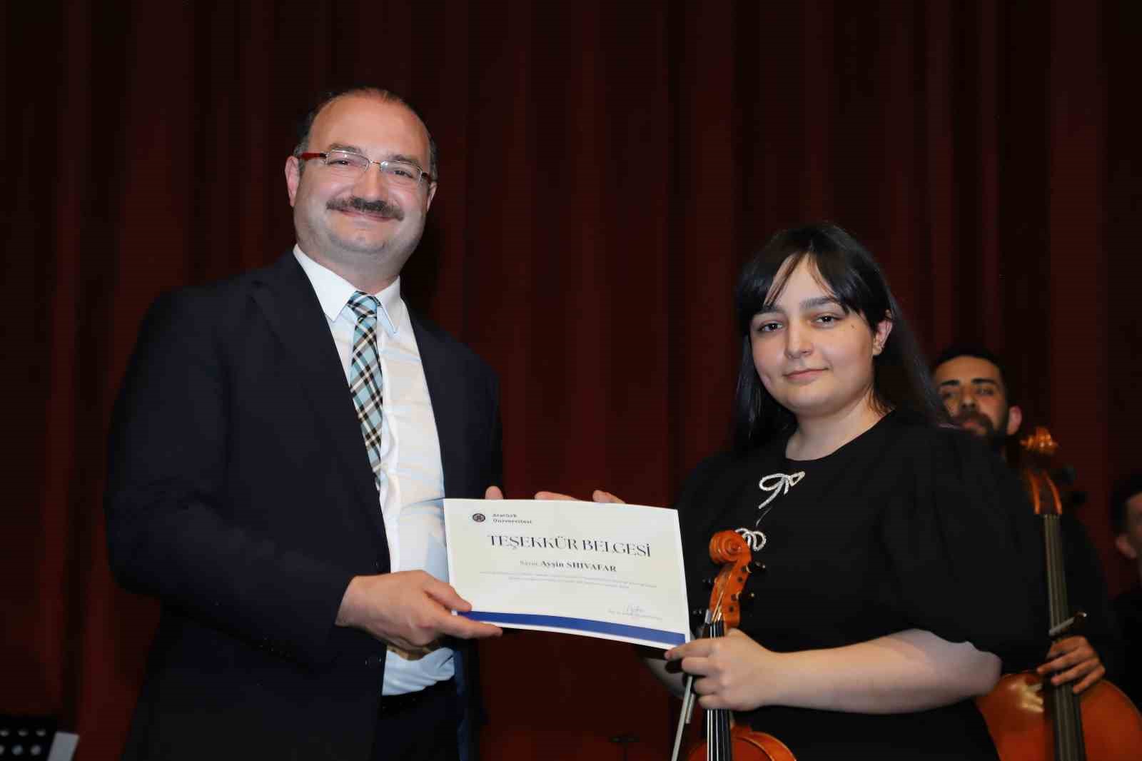 Atatürk Üniversitesi oda orkestrası ilk konseriyle sanatseverleri büyüledi 
