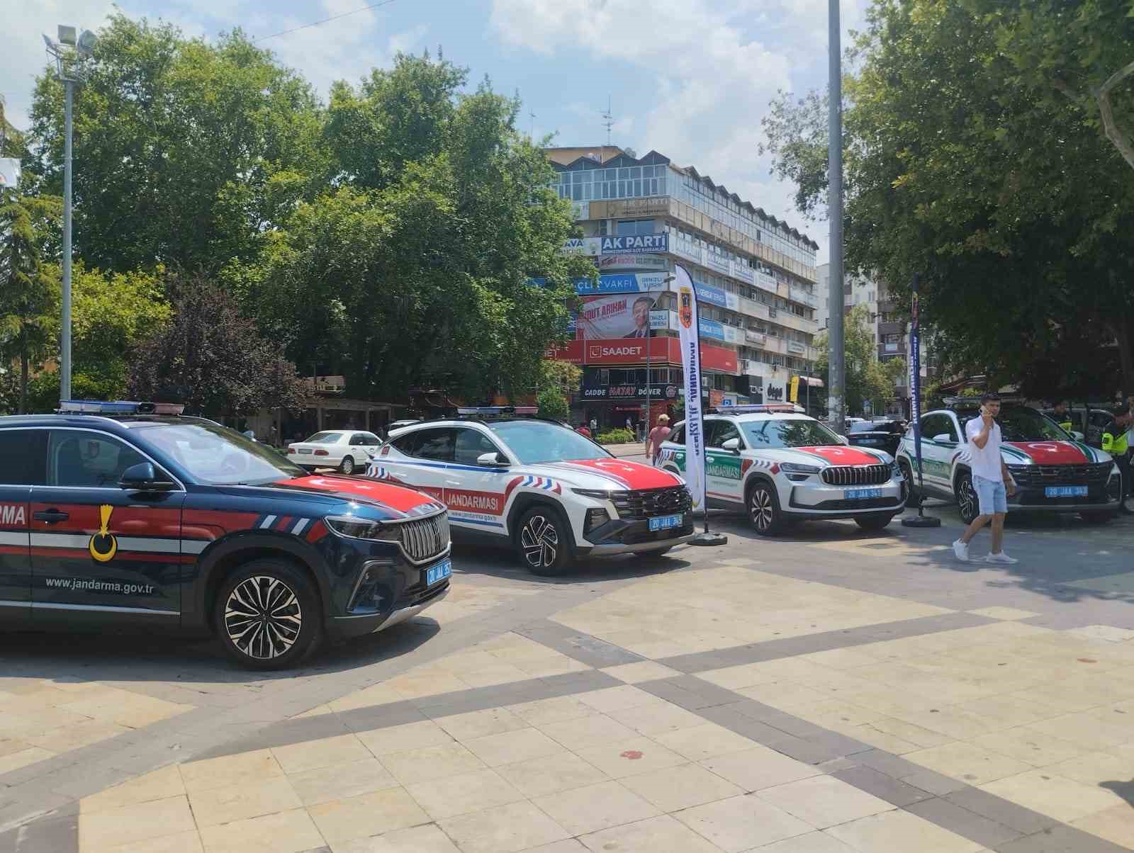 Denizli İl Jandarma Komutanlığı teknolojik donanımını vatandaşlara tanıttı 