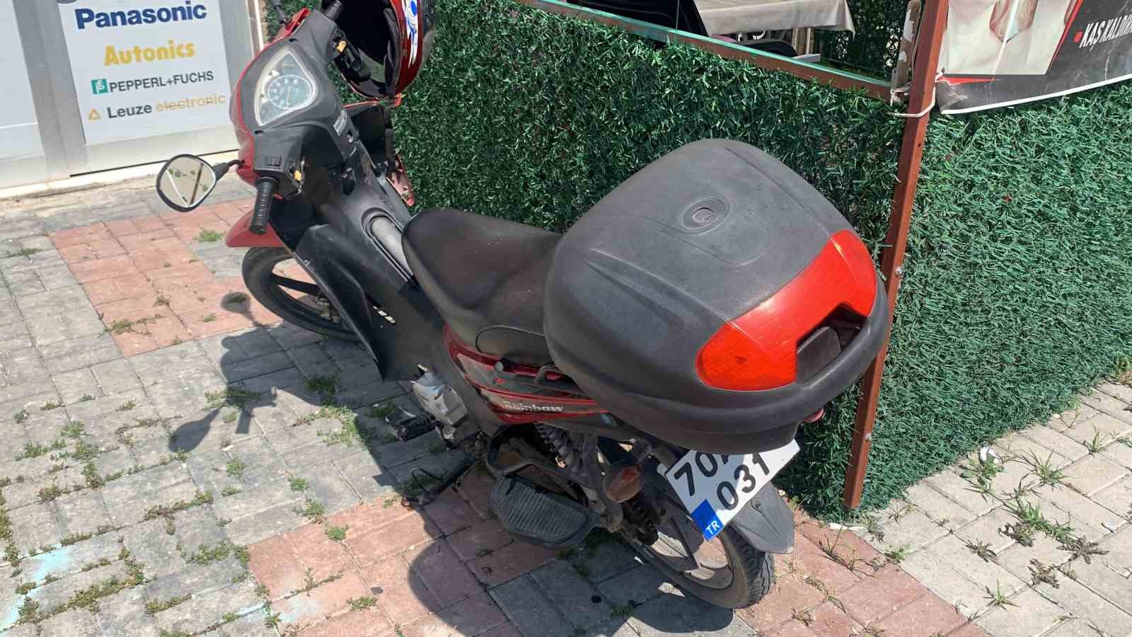 Karaman’da devrilen motosikletin sürücüsü yaralandı 