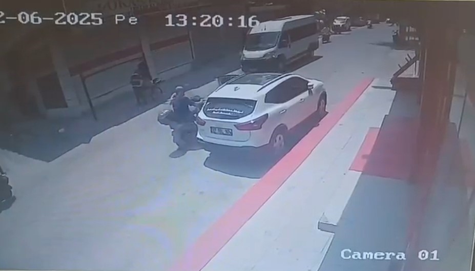 Adana’da iki ayrı kazada 2’si ağır 3 kişi yaralandı 