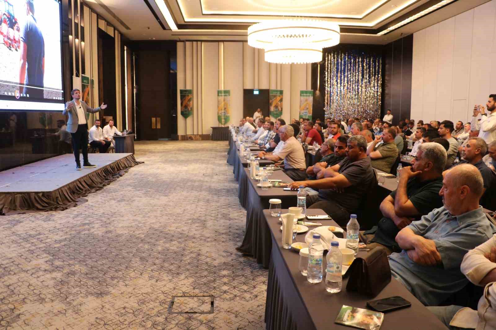 Şanlıurfa’da ziraat mühendisleri mısır üreticileri ile buluştu 