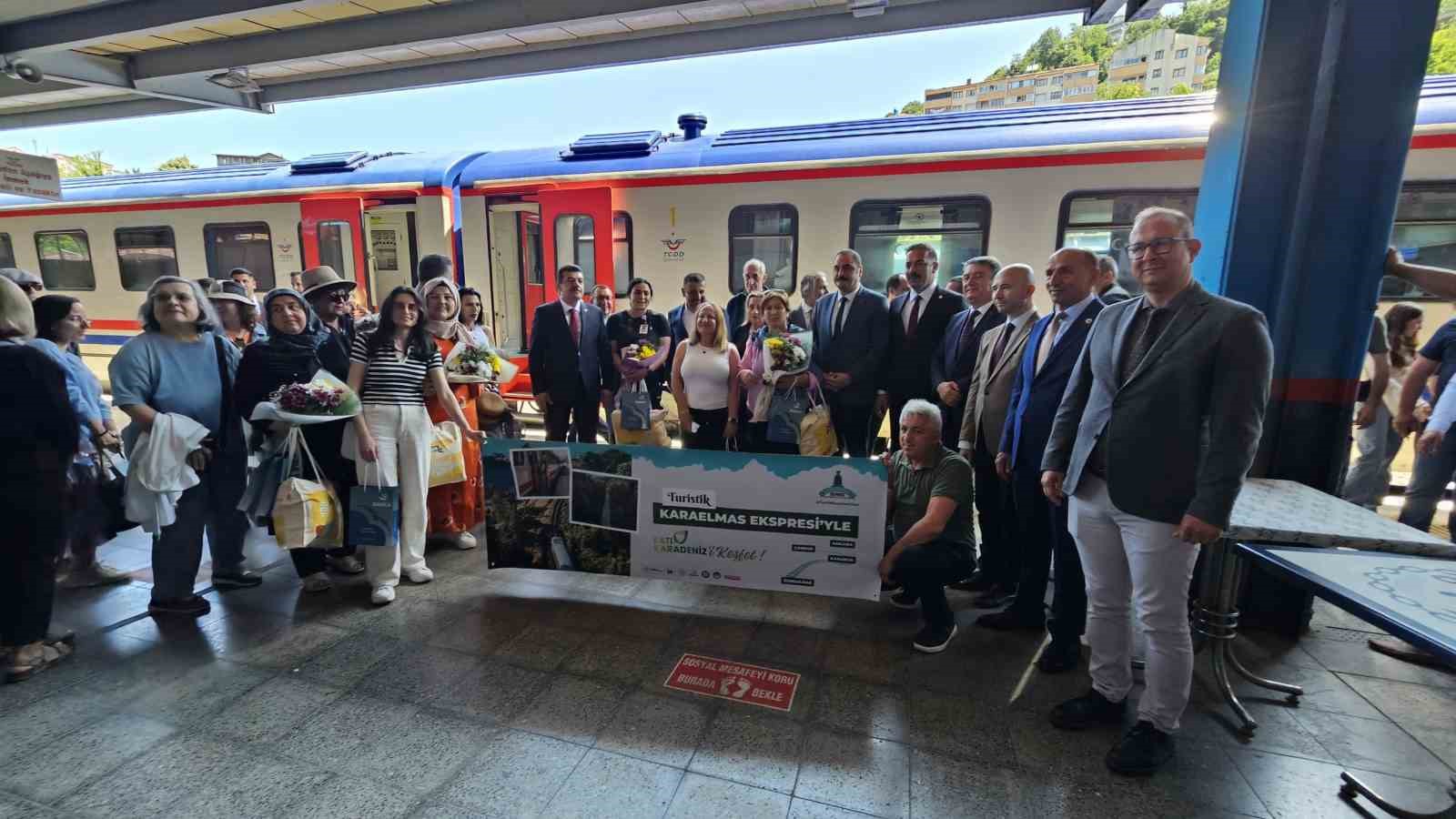 Turistik Karaelmas Ekspresi Zonguldak’a ulaştı 