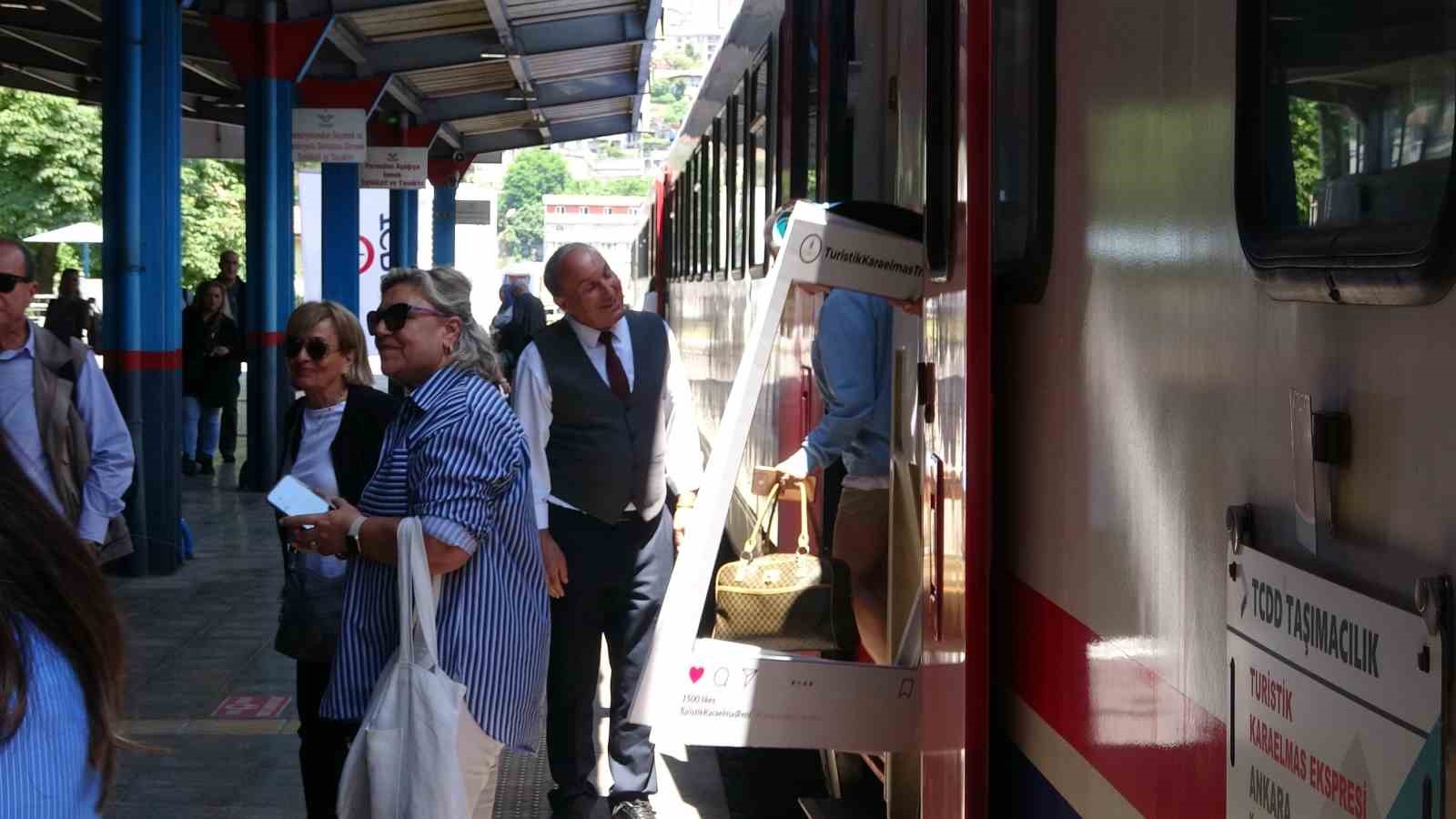 Turistik Karaelmas Ekspresi Zonguldak’a ulaştı 