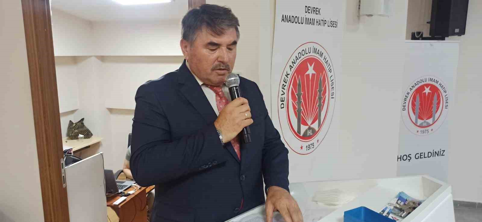 Devrek’te İmam Hatiplilerden mezuniyet sevinci 
