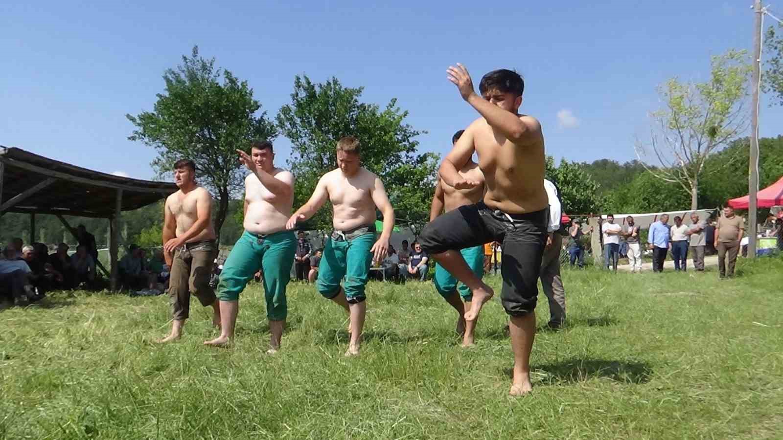 Karakucak Güreşleri renkli görüntülere sahne oldu 