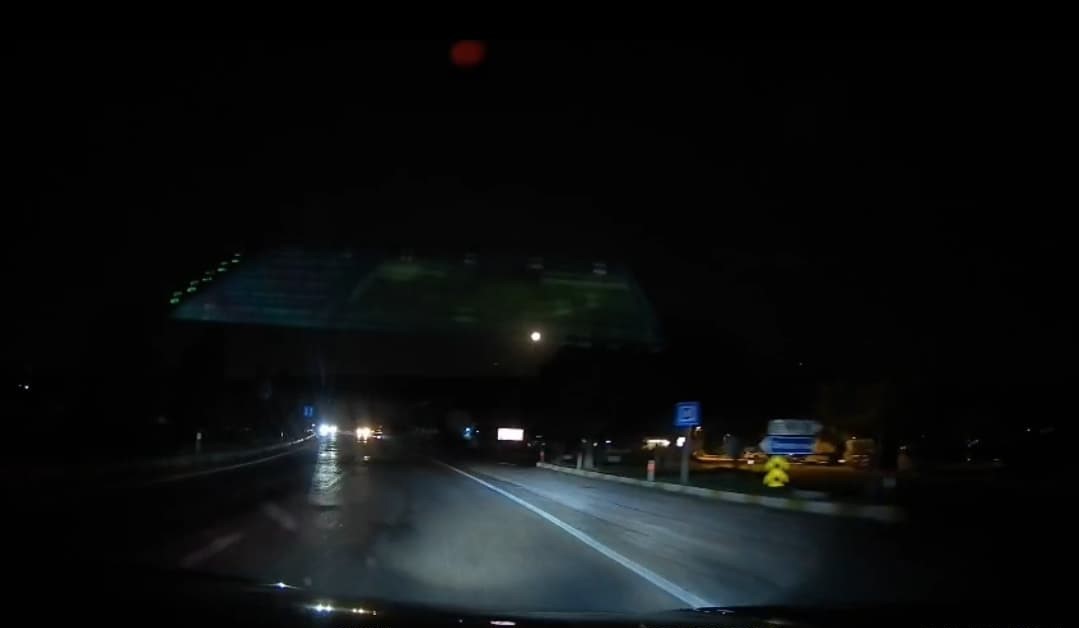 Erdek’te tersten gelen otomobil faciaya davetiye çıkardı 