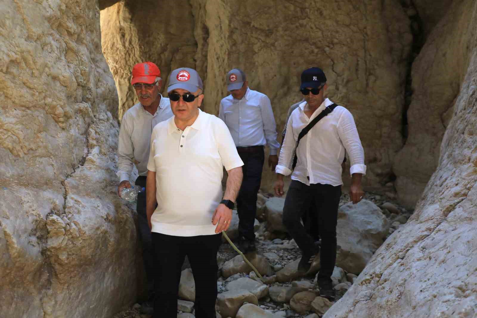 Vali Hatipoğlu’ndan Baskil’de doğal güzelliklere ziyaret 