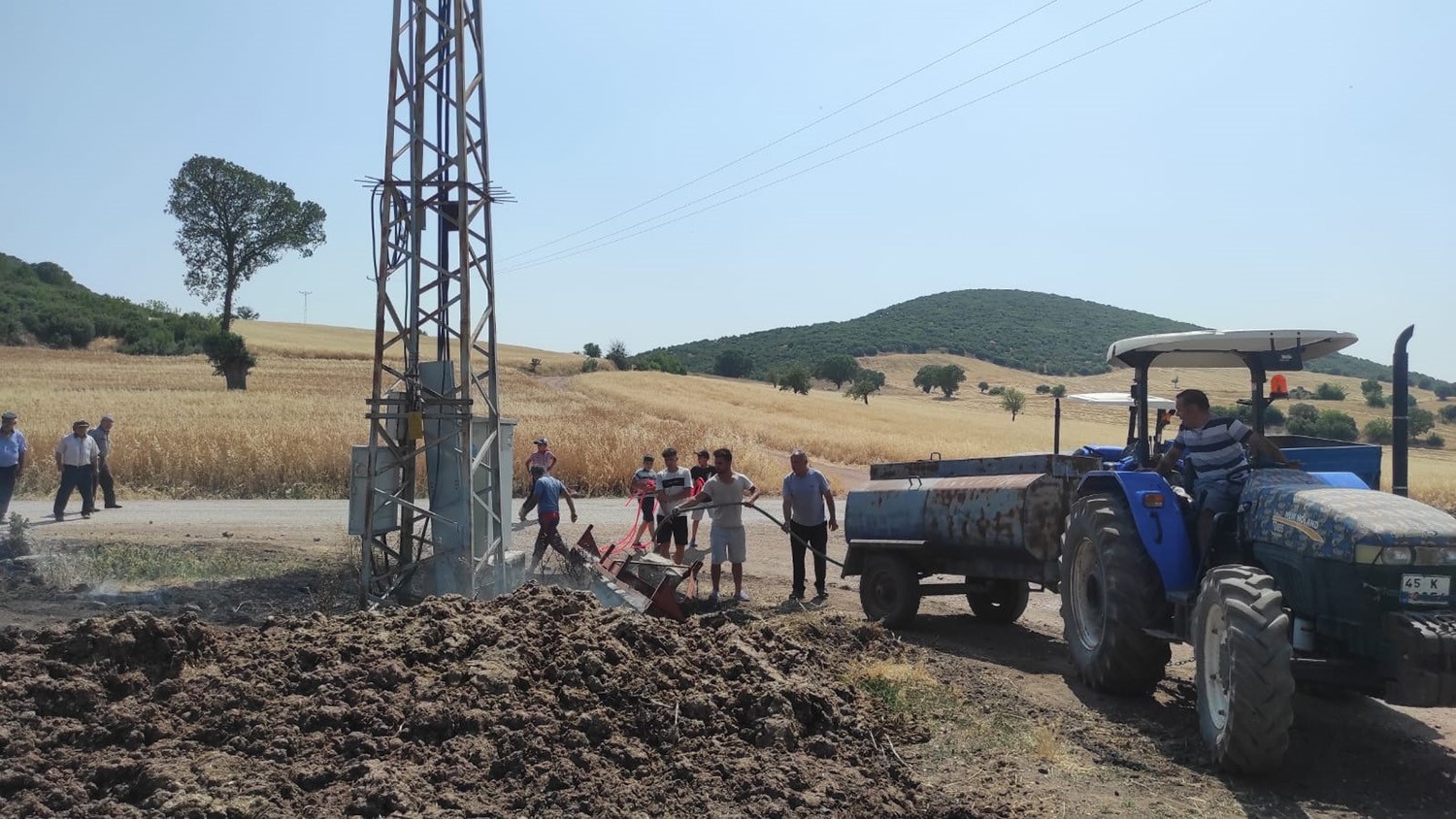 Trafoya kuş çarptı, alevler kısa sürede söndürüldü 