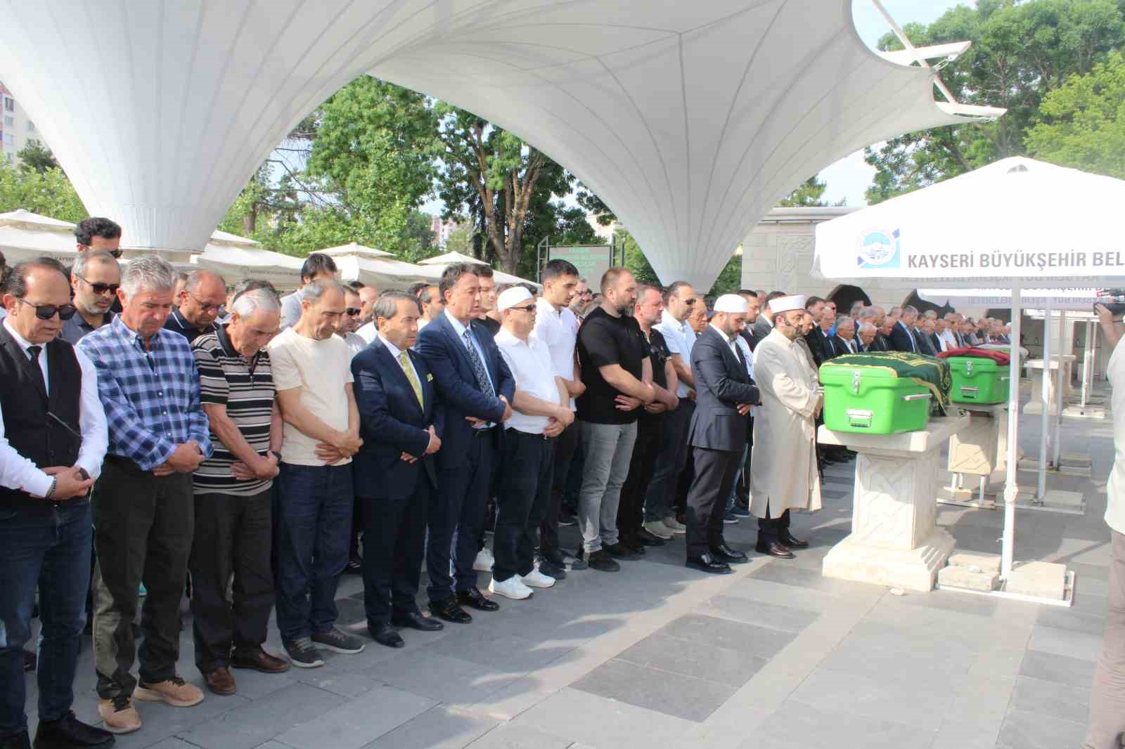 Başkan Büyükkılıç’ın yengesi son yolculuğuna uğurlandı 