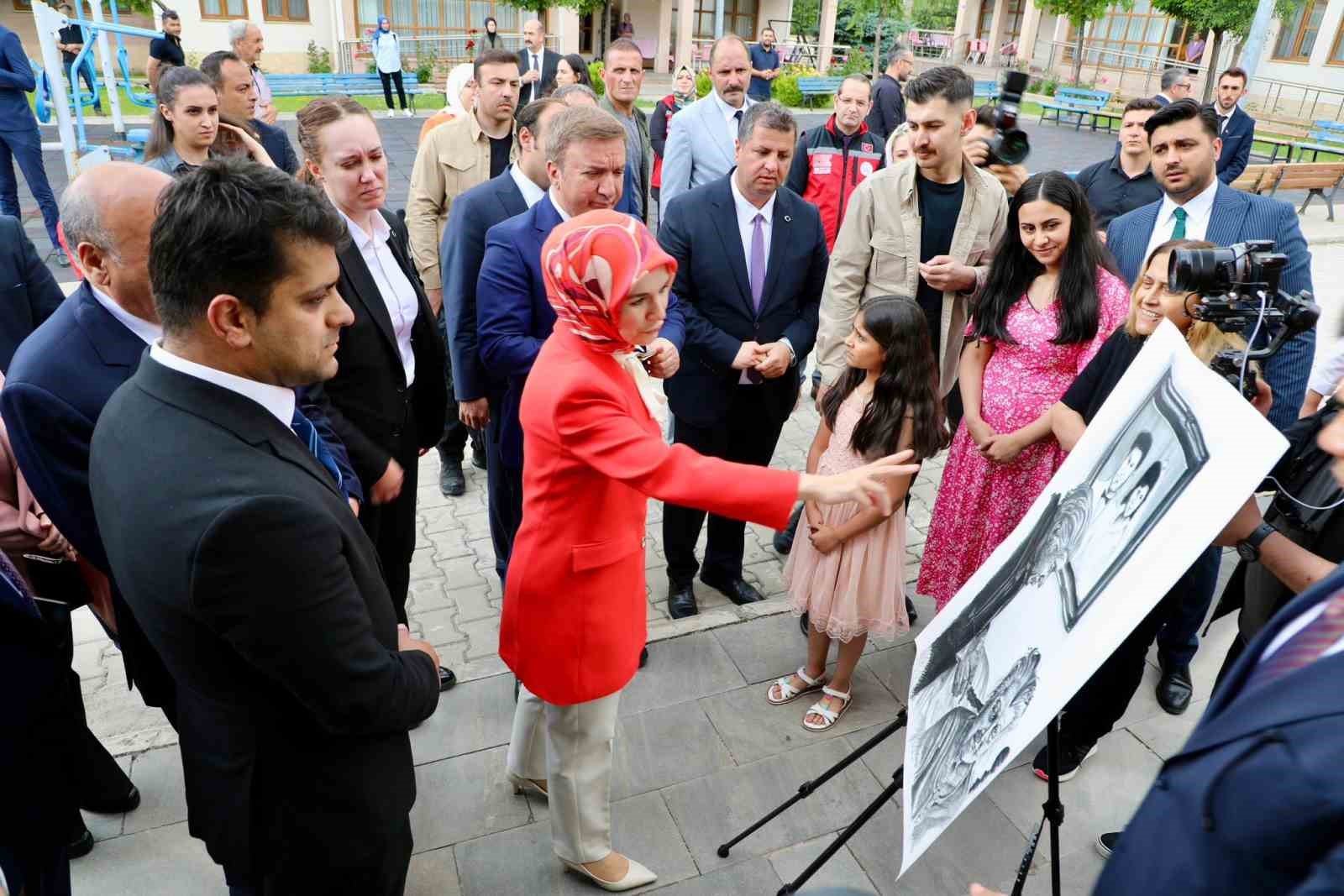 Bakan Göktaş, Engelsiz Yaşam Bakım Rehabilitasyon ve Aile Danışma Merkezi’nde incelemede bulundu 