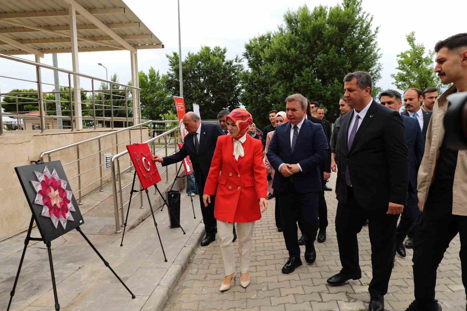 Bakan Göktaş, Engelsiz Yaşam Bakım Rehabilitasyon ve Aile Danışma Merkezi’nde incelemede bulundu 