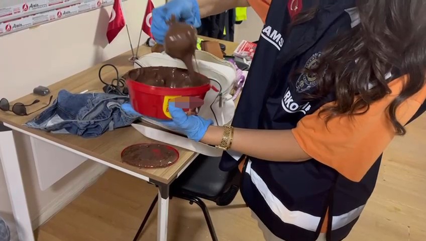 Çikolatanın içine gizlenmiş uyuşturucu ele geçirildi 