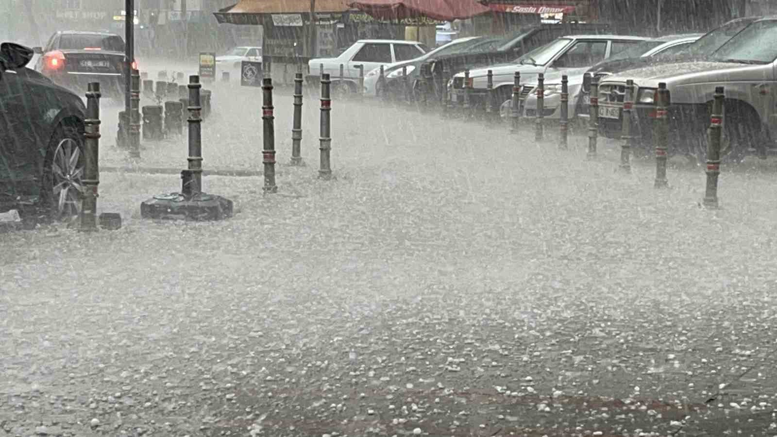 Konya’da dolu ve sağanak yağış etkili oldu 