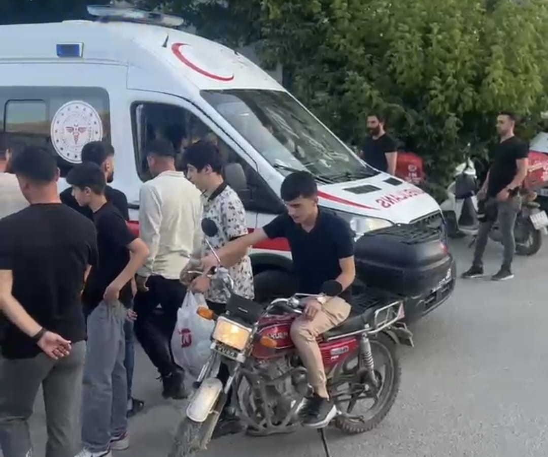 Hakkari’de otomobil ile motosiklet çarpıştı: 1 yaralı 