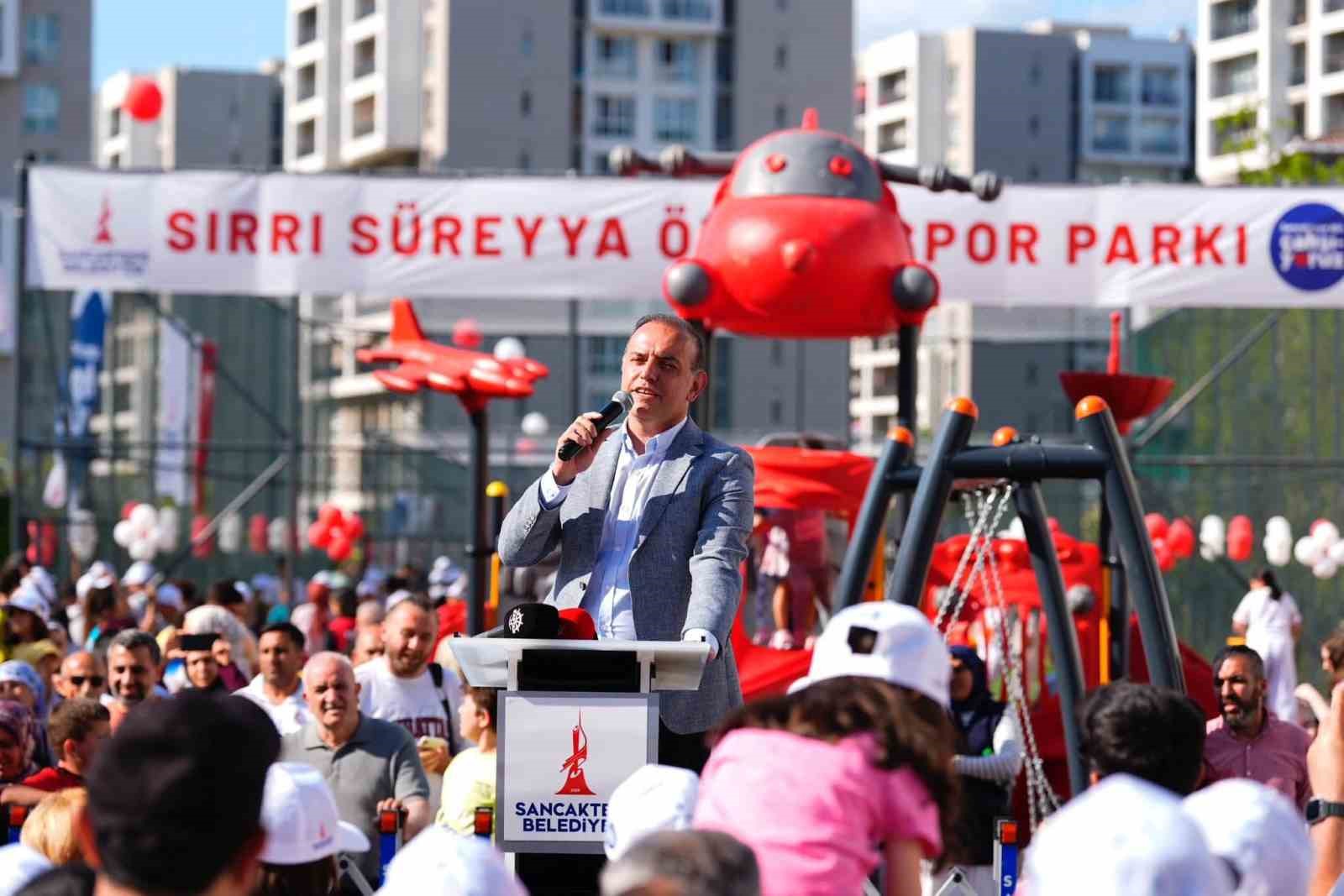 Sancaktepe’de Sırrı Süreyya Önder Spor Parkı, Nazım Hikmet Parkı ve Şiir Sokak Parkı için toplu açılış töreni düzenlendi 