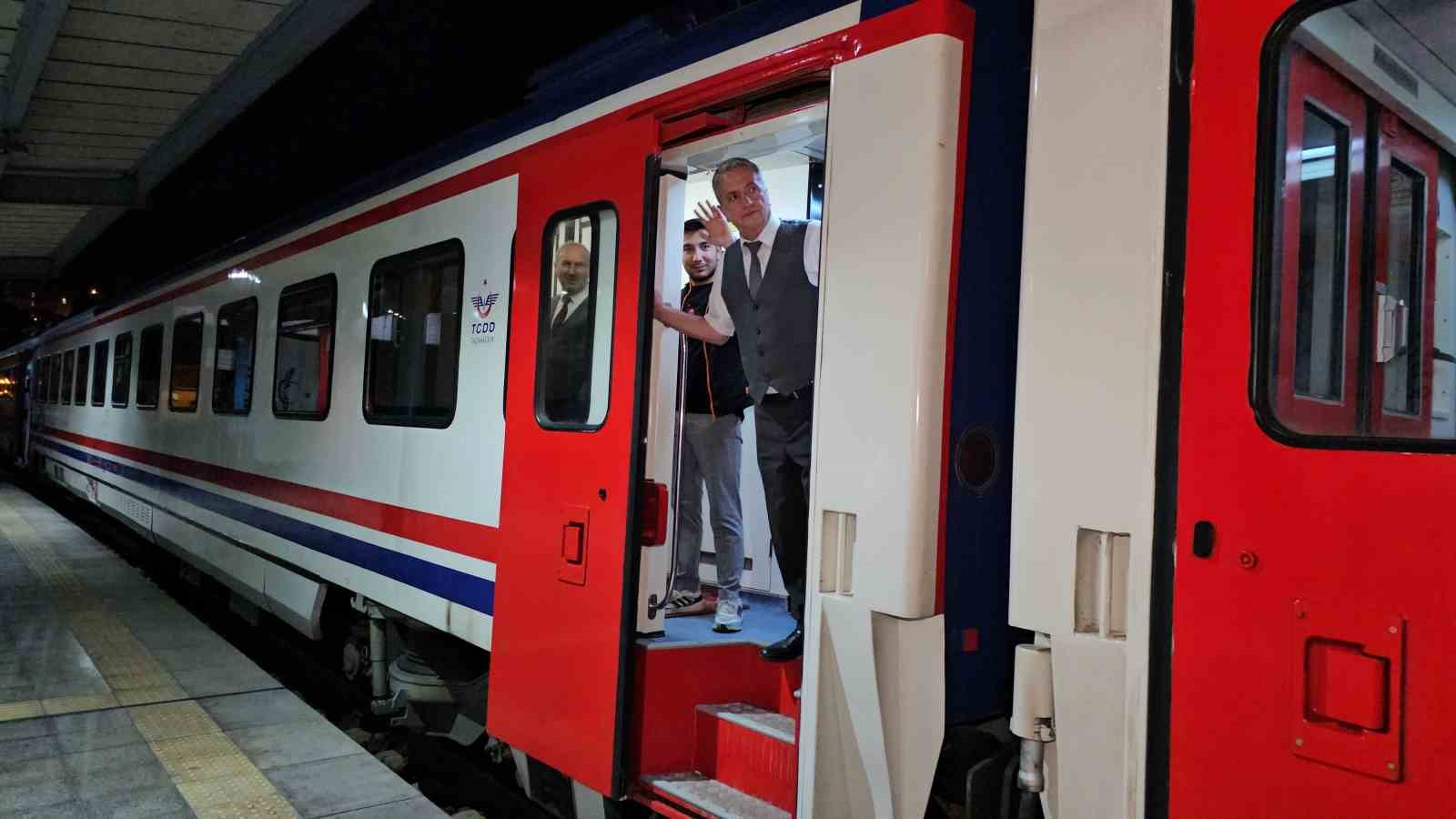 Turistik Karaelmas Ekspresi Zonguldak’tan Ankara’ya hareket etti 