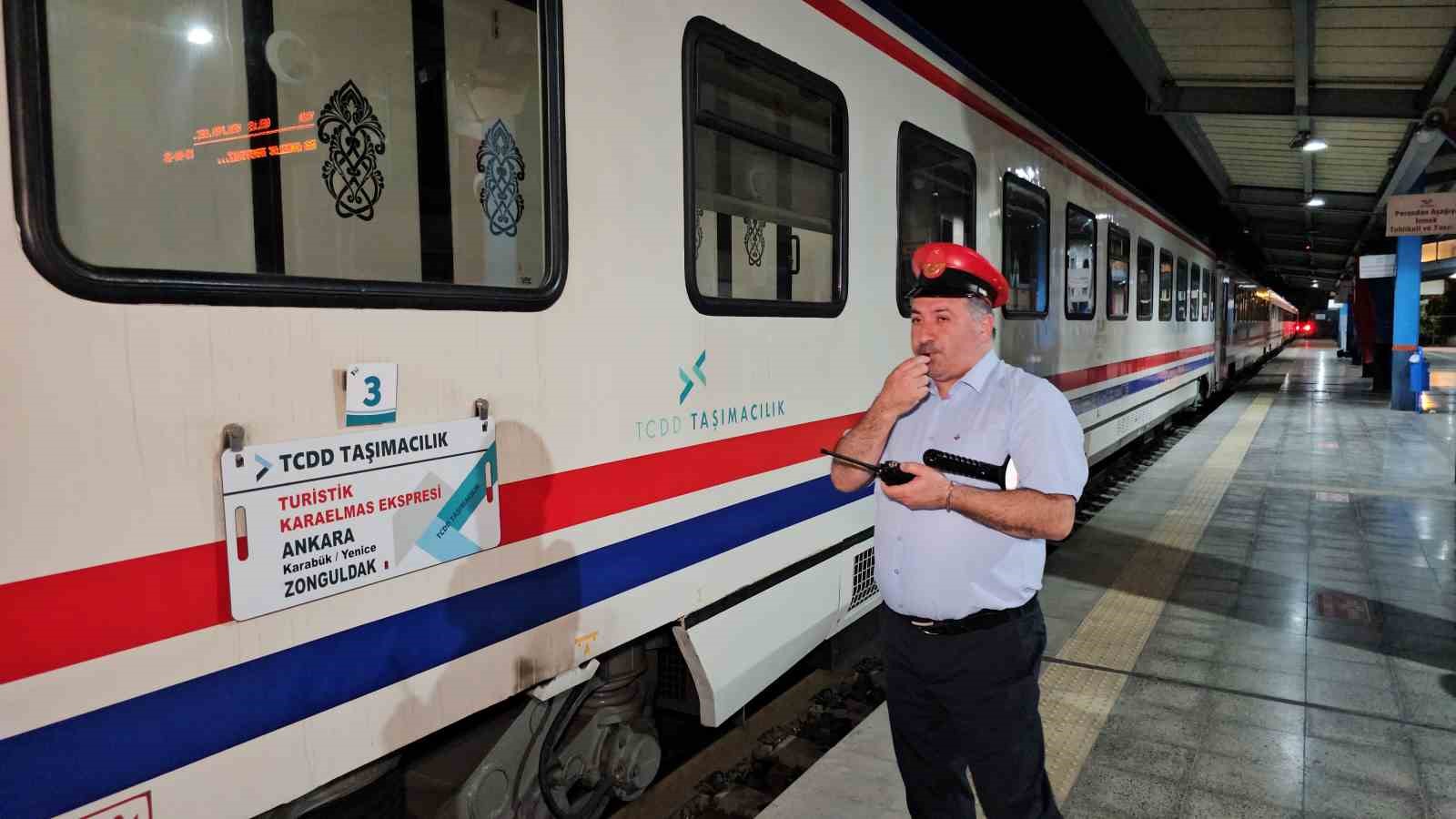 Turistik Karaelmas Ekspresi Zonguldak’tan Ankara’ya hareket etti 