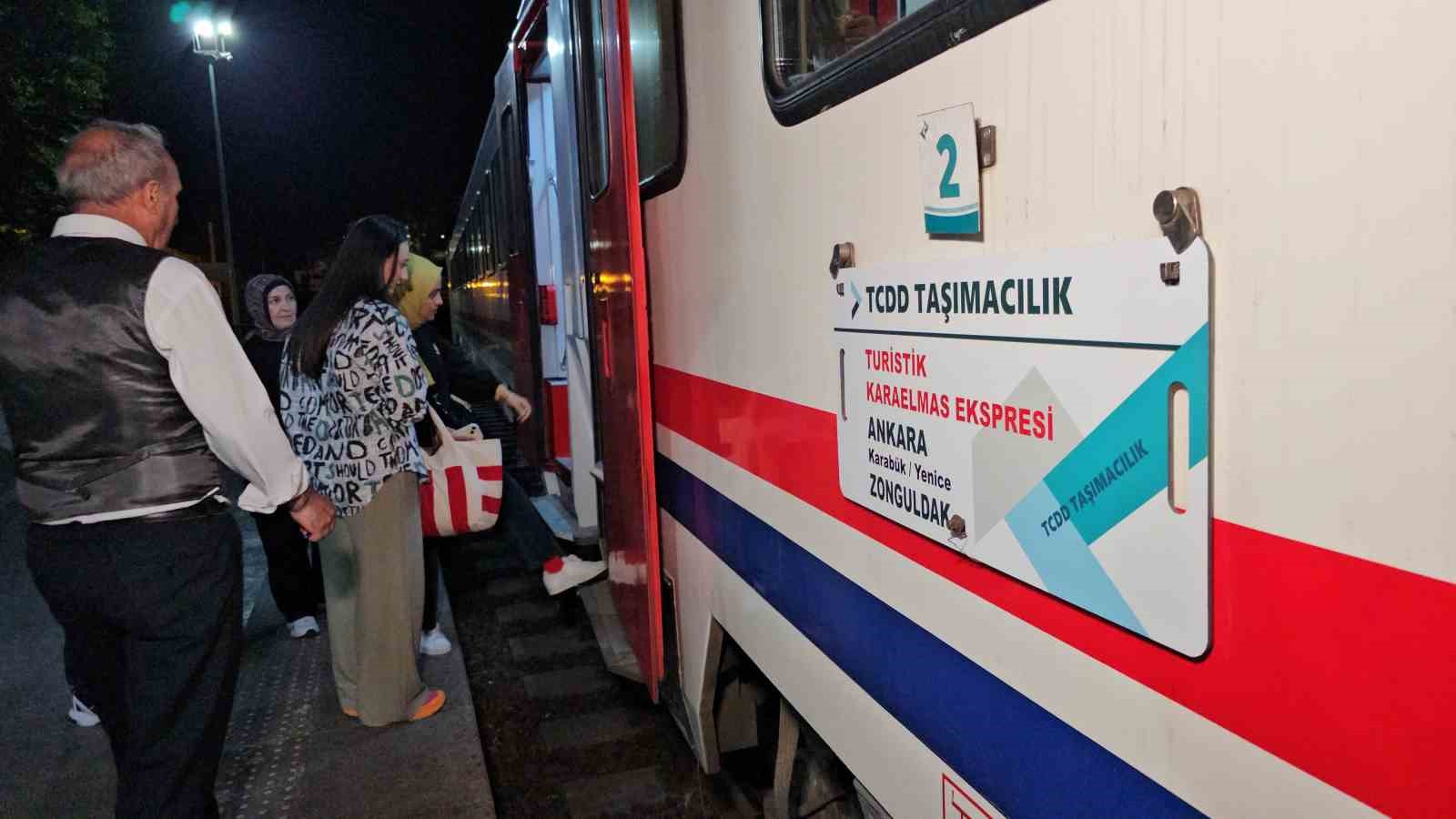 Turistik Karaelmas Ekspresi Zonguldak’tan Ankara’ya hareket etti 